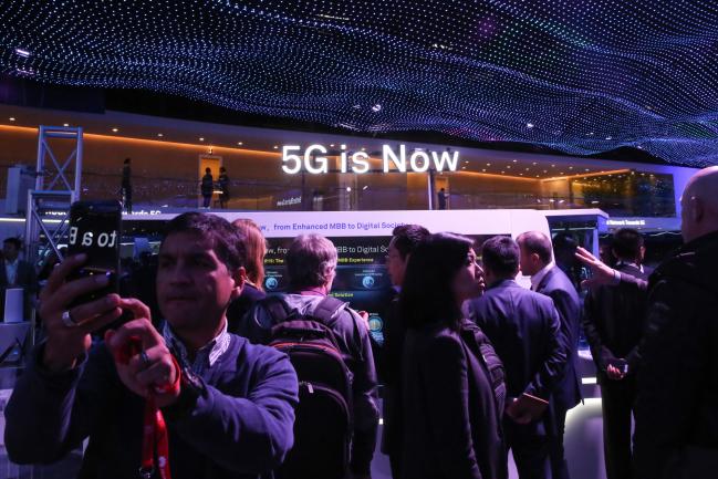 © Bloomberg. The Huawei Technologies Co. pavilion at MWC in 2018. 