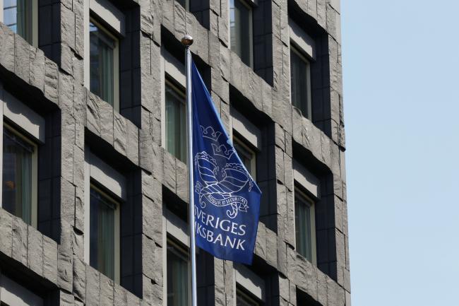 © Bloomberg. A Riksbank banner flies outside the headquarters of the Swedish central bank in Stockholm, Sweden. Photographer: Johan Jeppsson/Bloomberg