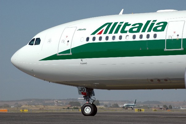 © EborsaHaber. Alitalia Satış Süreci 15 Gün İçinde Başlıyor