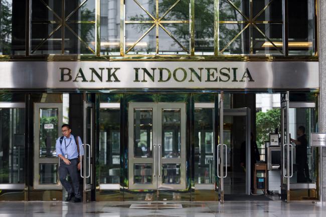 © Bloomberg. A man exits the Bank Indonesia headquarters in Jakarta, Indonesia, on Thursday, Nov. 16, 2017. . Photographer: Graham Crouch/Bloomberg