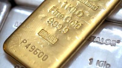 Sụt 1.6%/tuần, vàng thế giới chứng kiến tuần giảm mạnh nhất trong hơn 7 tháng