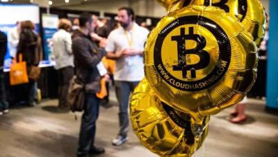 Bitcoin lần đầu tiên vượt ngưỡng 12,000 USD