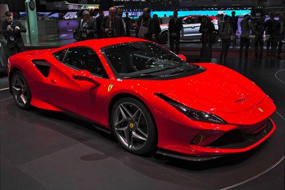 Storico sorpasso a Piazza Affari: Ferrari vale più di Generali e Unicredit