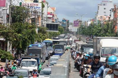 Phải thêm đường, cổng vào Tân Sơn Nhất