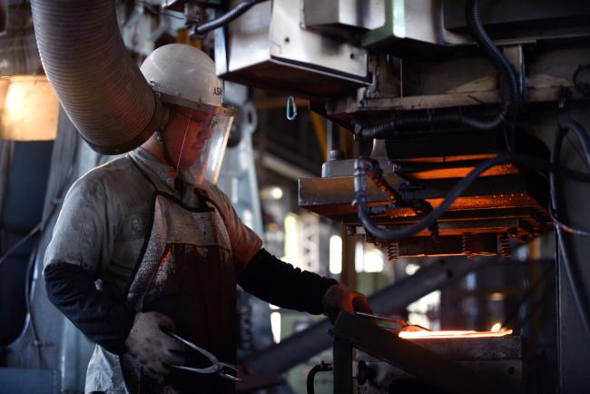 © Bloomberg. An employee collects a molten vehicle part from a mold at an Asahi Tekko Co. factory in Nishio, Aichi Prefecture, Japan, on Wednesday, Aug. 1, 2018. Japan's government announced last month that it wants manufacturers to stop building conventional cars by 2050. The issue for Aichi prefecture, where Toyota Motor Corp. and hundreds of suppliers including Asahi Tekko are located, is that electric vehicles use about a third fewer parts than today's average car. Photographer: Akio Kon/Bloomberg