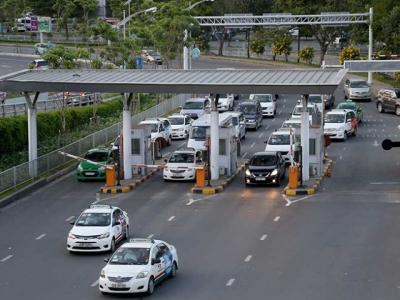 ‘Bộ GTVT cần ngưng thu phí vào sân bay ngay!’