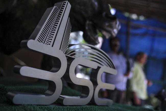 India’s Sensex Rebounds as Investors Assess Economic Outlook