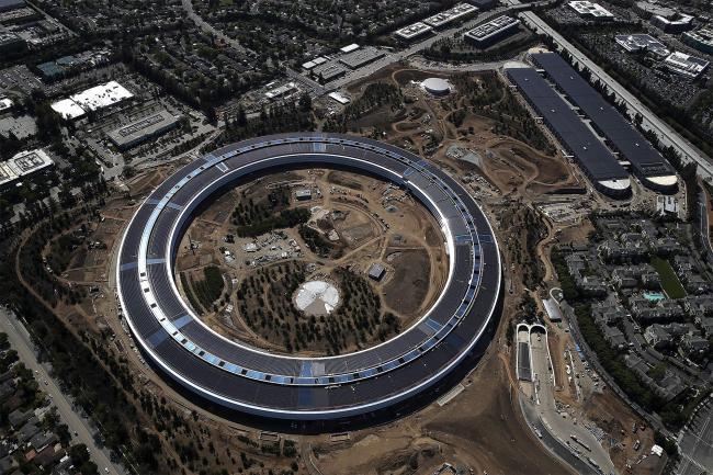 © Bloomberg. Apple’s headquarters in Cupertino. Photographer: Justin Sullivan/Getty Images
