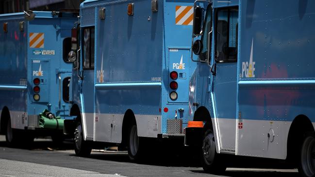 © Bloomberg. Pacific Gas and Electric (PG&E) trucks sit parked on a street on June 18, 2018 in San Francisco, California. 