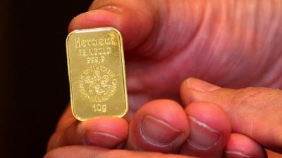 Giá vàng miếng không tăng theo thế giới, USD tự do sụt mạnh