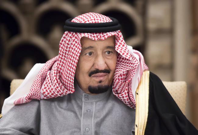 © Bloomberg. King Salman bin Abdulaziz, Saudi Arabia's king, attends a banquet hosted by Shinzo Abe, Japan's prime minister, not pictured, at his official residence in Tokyo, Japan, on Monday, March 13, 2017. The Saudi-Japanese business forum, scheduled on March 14, is set to discuss topics including information and communication technology, energy, transportation and medical equipment. Photographer: Tomohiro Ohsumi/Bloomberg