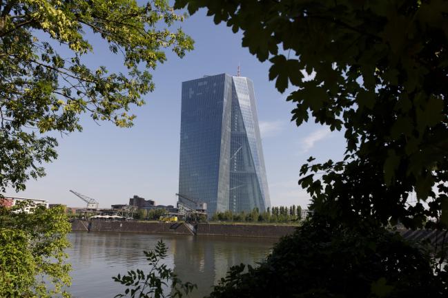 © Bloomberg. The European Central Bank (ECB) skyscraper headquarters stand beside the River Main in Frankfurt, Germany, on Tuesday, July 17, 2018. Photographer: Alex Kraus/Bloomberg
