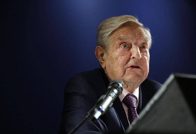 © Bloomberg. George Soros, billionaire and founder of Soros Fund Management LLC, speaks at an event on day three of the World Economic Forum (WEF) in Davos, Switzerland. Photographer: Simon Dawson/Bloomberg