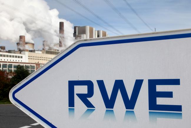 © Bloomberg. The RWE AG logo is seen at the company's brown coal open cast mine in Weisweiler, Germany. Photographer: Hannelore Foerster/Bloomberg