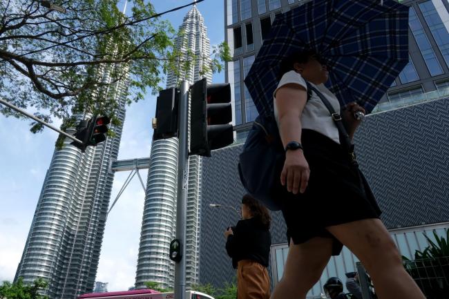 Malaysia’s Power Struggle Puts the Economy’s Outlook at Risk