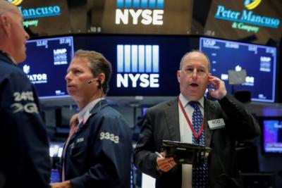 Dow Jones sụt hơn 200 điểm sau 5 phiên leo dốc liên tiếp