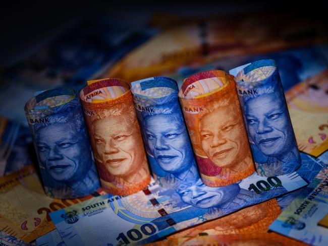 © Bloomberg. A selection of 100 and 200 South African rand banknotes, featuring an image of former South African President Nelson Mandela, stand in this arranged photograph in London, U.K. Photographer: Simon Dawson/Bloomberg