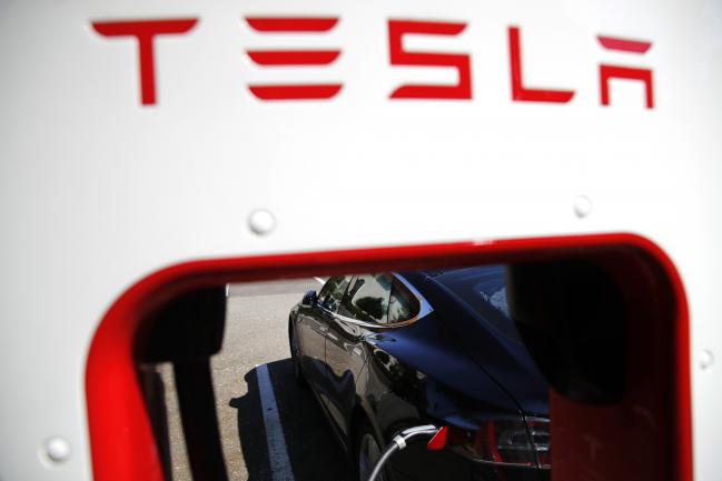 © Bloomberg. A Tesla Inc. Model S electric vehicle charges at a Supercharger station in Kriegstetten, Switzerland, on Thursday, Aug. 16, 2018. Tesla chief executive officer Elon Musk has captivated the financial world by blurting out via Twitter his vision of transforming Tesla into a private company. 