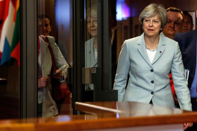 © Bloomberg. Theresa May, U.K. prime minister, leaves the Eastern Partnership Summit at the Europa building in Brussels, Belgium, on Friday, Nov. 24, 2017.