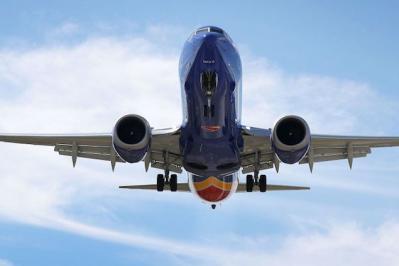Nhận thấy sự tương đồng giữa hai vụ rơi máy bay, Mỹ quyết định cấm bay đối với Boeing 737 Max