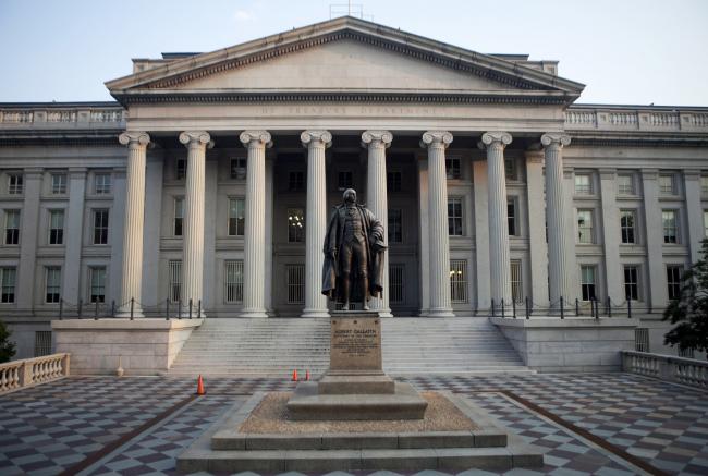 © Bloomberg. A statue of Albert Gallatin stands outside the U.S. Department of the Treasury building stands in Washington, D.C., U.S. Photographer: Andrew Harrer