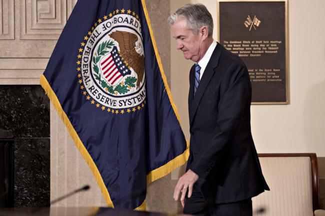 © Bloomberg. Jerome Powell, chairman of the U.S. Federal Reserve, arrives to take the oath of office in Washington, D.C., U.S., on Monday, Feb. 5, 2018. Powell, sworn in as the 16th chairman of the Fed, is inheriting a U.S. economy in its third-longest expansion on record, with unemployment and inflation near historically low levels.