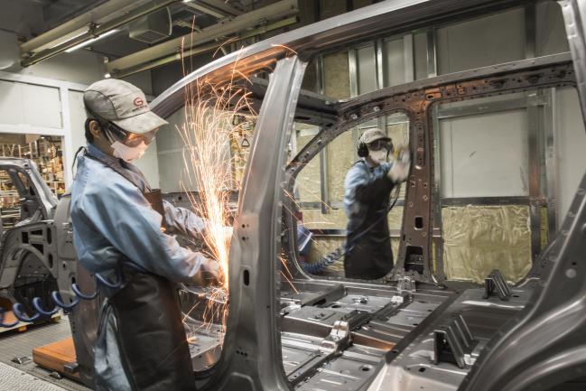 © Bloomberg. Sparks fly as employees work on the chassis of a Trumpchi brand vehicle on a production line at the Guangzhou Automobile Group Co. Ltd. (GAC) plant in Guangzhou, China, on Wednesday, Nov. 2, 2017. Trumpchi, the Chinese auto brand established in 2010 and now preparing for U.S. sales, has become a topic of debate as owner GAC considers whether American consumers would love or hate the marque with a name similar to that of the current U.S. president. Photographer: Qilai Shen/Bloomberg