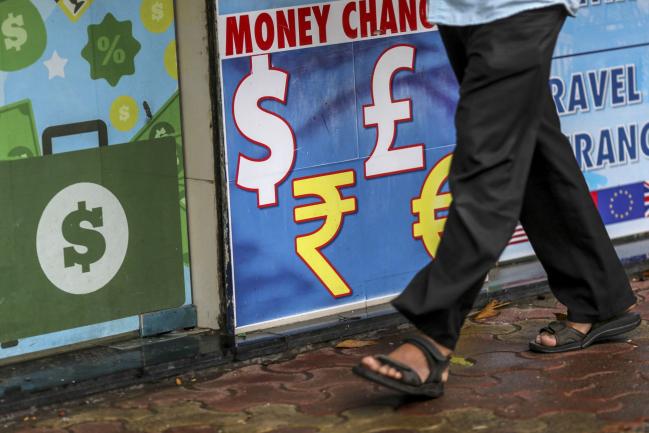 Rupee Declines Most in Asia as Moody’s Cuts India Rating Outlook