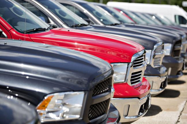 © Bloomberg. A row of Fiat Chrysler Automobiles (FCA) 2017 Dodge Ram trucks are displayed for sale at a car dealership in Moline, Illinois, U.S., on Saturday, July 1, 2017. Ward's Automotive Group released U.S. monthly total and domestic auto sales figures on July 3.
