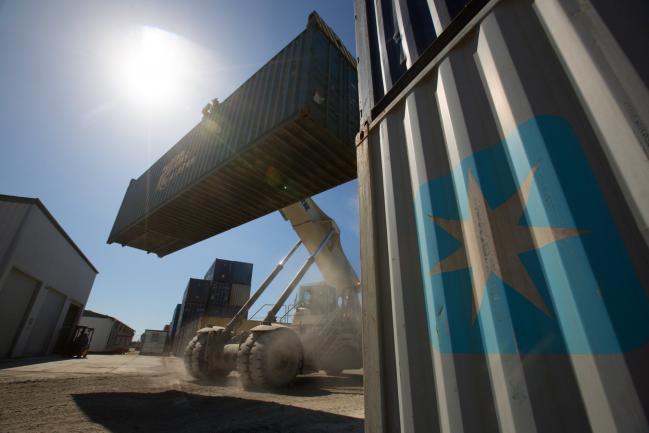 © Bloomberg. A reach stacker drives past an AP Moller-Maersk A/S branded shipping container in a storage area at the Freight Village Vorsino transport and logistics center operated by TransContainer PJSC in Kaluga, Russia, on Monday, April 9, 2018. Russia’s currency extended its plunge, dropping to the weakest level since Dec. 2016, as investors weighed the implications of the toughest U.S. sanctions yet. Photographer: Andrey Rudakov/Bloomberg