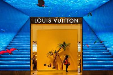 Ông trùm hàng hiệu Louis Vuitton “đút túi” gần 22 tỷ USD từ đầu năm