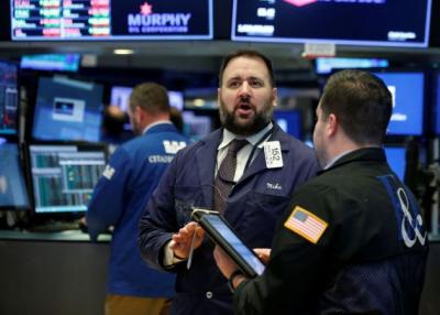 Đà sụt giảm của nhóm cổ phiếu tiện ích khiến S&P 500 lùi bước