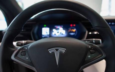 'Leveranciers Tesla maken zich zorgen'