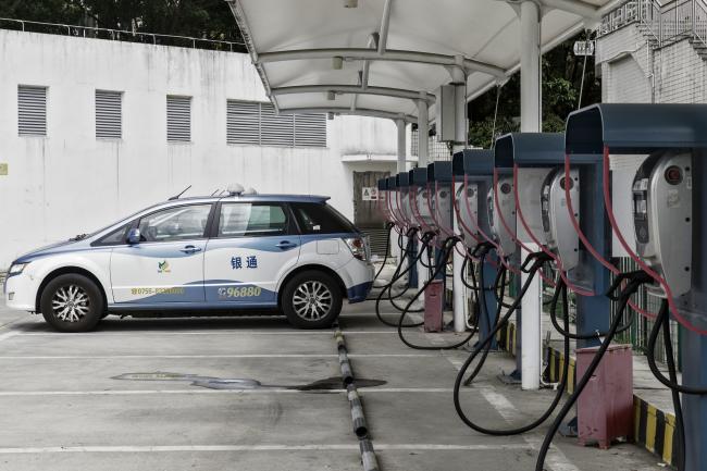 © Bloomberg. A BYD Co. E6 electric taxi is charged at the company's charging station in Shenzhen, China. 