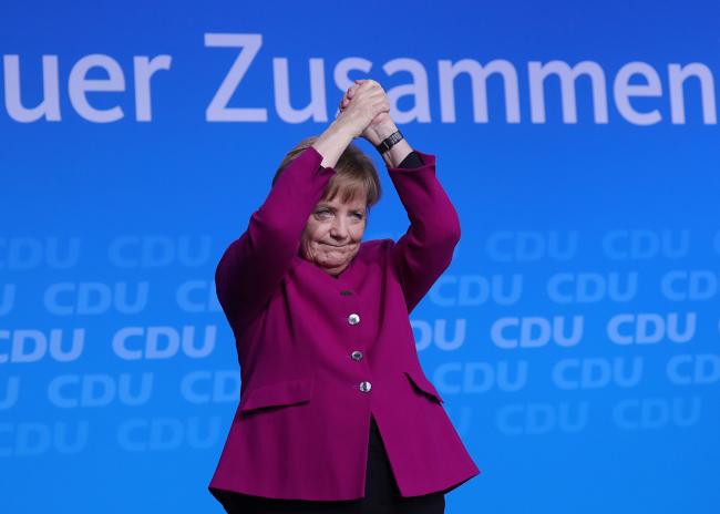 © Bloomberg. Angela Merkel, Germany's chancellor and Christian Democratic Union (CDU) leader, acknowledges the applause after addressing the CDU party conference in Berlin, Germany, on Monday, Feb. 26, 2018. Merkel pledged to renew her CDU after installing a potential successor in the party leadership and elevating a conservative critic to the cabinet in a concession to placate critics in her own ranks.