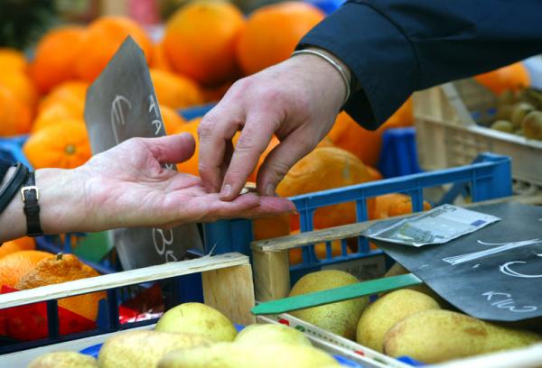 Istat, l'inflazione frena allo 0,9%