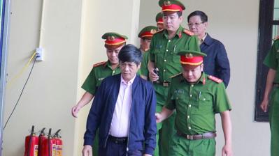 Hai cựu tướng Phan Văn Vĩnh, Nguyễn Thanh Hóa liên tục vào phòng chăm sóc y tế