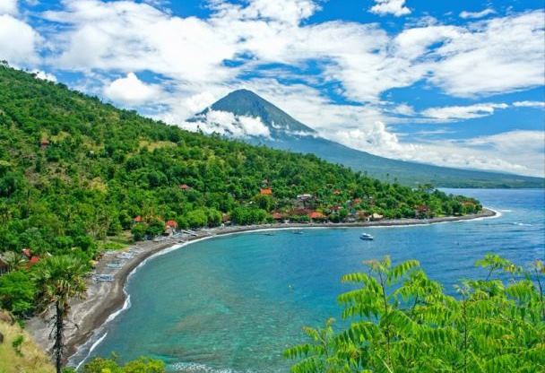 © EborsaHaber. Yanardağ Nedeniyle Bali Adası’nın Bir Kısmı Boşaltıldı