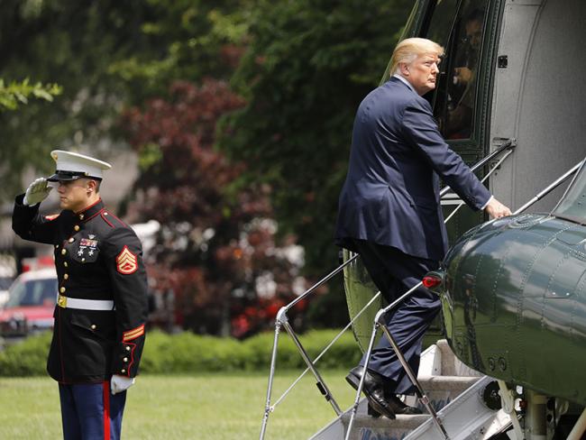 © Bloomberg. U.S. President Donald Trump boards Marine One before departing to Camp David on the South Lawn of the White House in Washington, D.C., U.S., on Friday, June 1, 2018. Trump said he will meet Kim Jong Un on June 12 in Singapore, after he sat down with a senior adviser to the North Korean leader in the White House to continue the groundwork for the historic meeting. Photographer: Yuri Gripas/Bloomberg