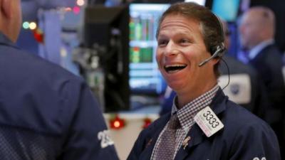 Dow Jones có tuần tăng đầu tiên trong tháng 12 bất chấp đà suy yếu trong phiên