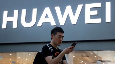 Giám đốc Huawei thừa nhận khó mà vượt mặt Samsung trong năm 2019 vì áp lực từ Mỹ
