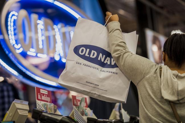 © Bloomberg. A customer lifts a shopping bag at an Old Navy Inc. store in San Francisco, California, U.S., on Friday, Dec. 12, 2014. Photographer: David Paul Morris