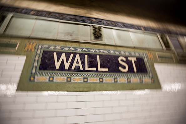 © Bloomberg. A Wall Street sign is seen inside a subway station near the New York Stock Exchange (NYSE) in New York, U.S., on Friday, Sept. 8, 2017. The dollar fell to the weakest in more than two years, while stocks were mixed as natural disasters damped expectations for another U.S. rate increase this year.