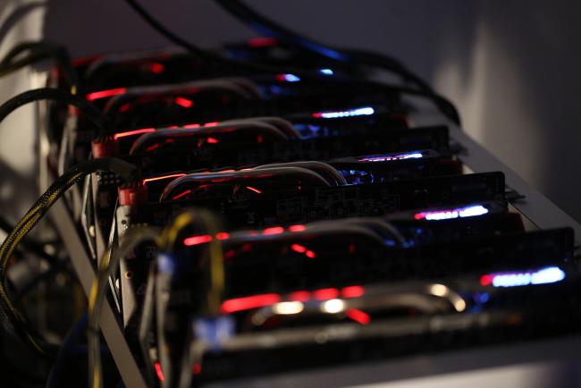 © Bloomberg. Cryptocurrency mining machines sit in operating racks at the home of Dmitry Gutov, a Russian cryptocurrency 'miner,' in Krasnogorsk, Russia, on Thursday, Sept. 7, 2017. Gutov,who works in a Moscow-based staff-outsourcing firm by day, is among a growing number of Russians who have embraced mining as the price of cryptocurrencies such as bitcoin and ether has soared.