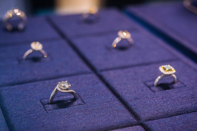 © Bloomberg. Diamond rings are displayed in a cabinet inside a De Beers SA store in Hong Kong, China, on Thursday, Sept. 14, 2017. Chinese deluxe spending on travel is the 