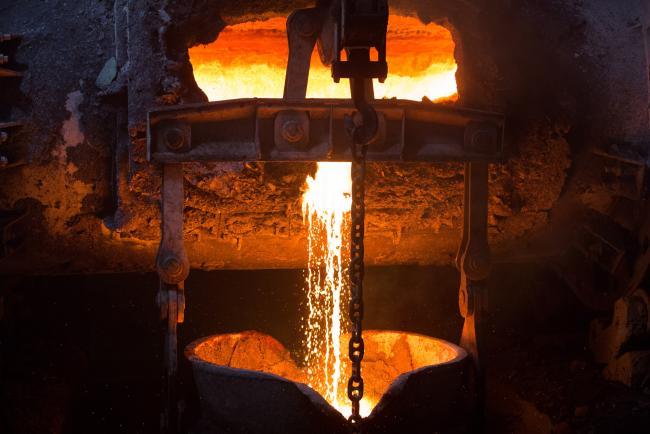 © Bloomberg. Molten liquid copper is poured from a furnace at the MMC Norilsk Nickel PJSC copper refinery in Norilsk, Russia, on Thursday, Oct. 19, 2017. Norilsk Nickel, which mines the rich deposits of nickel, copper and palladium near Norilsk, has spent 2.5 billion rubles ($40 million) to lay fiber-optic cabling in the Siberian tundra. Photographer: Andrey Rudakov/Bloomberg