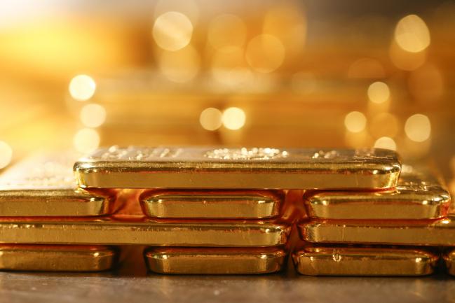 © Bloomberg. One kilogram fine gold bars sit stacked in the precious metals vault at Pro Aurum KG in Munich, Germany, on Wednesday, July 10, 2019. Gold rose for a third day after the Federal Reserve indicated that it’s preparing to cut interest rates for the first time in a decade as the global economy slows. 