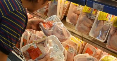 Thịt gà trong nước liên tục rớt giá, gà Mỹ nhập khẩu 19.800 đồng/kg