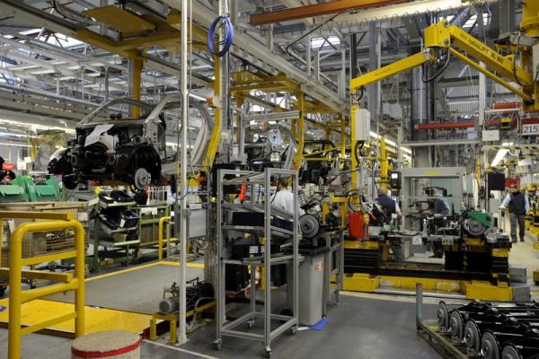 © Ansa. Ue-19: nuovo calo produzione industria