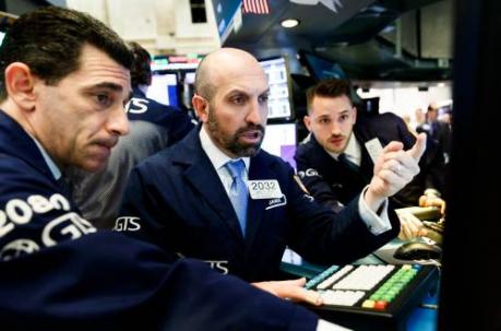 Koersenborden Wall Street roodgekleurd